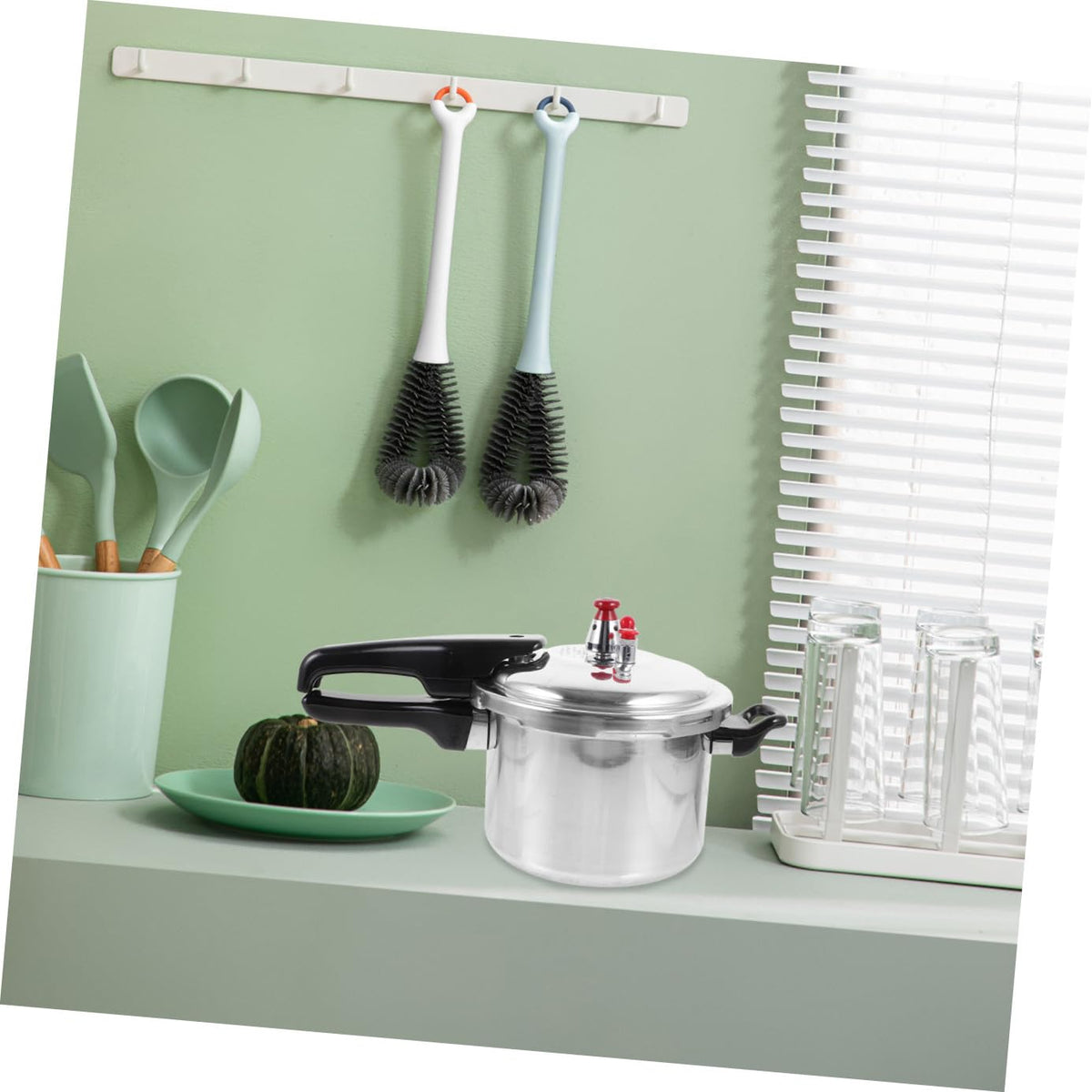 Aluminum Pressure Cooker with Handle K81569